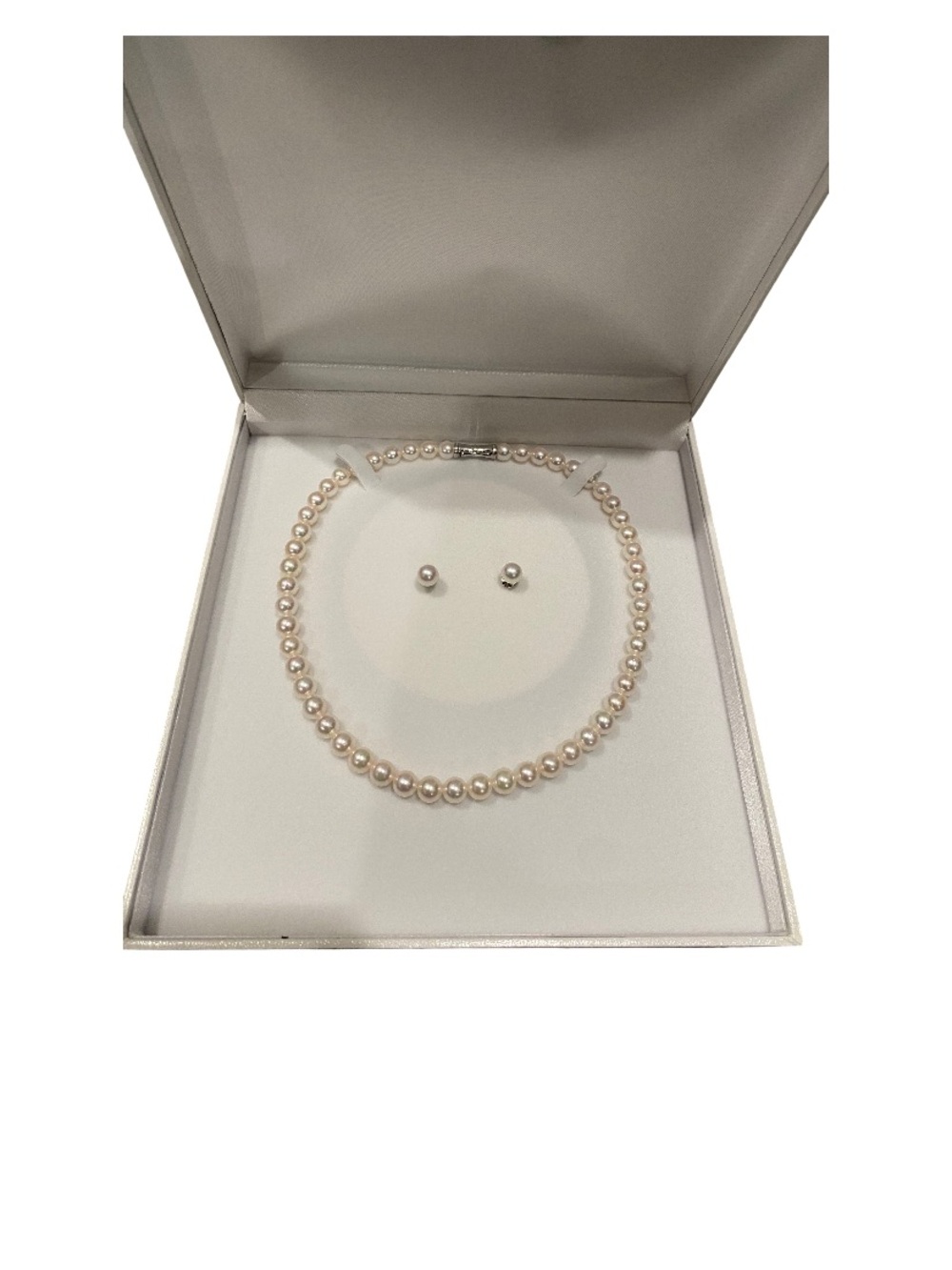 TASAKI Classic Pearl Necklace and Stud Earrings Set - Cream Pearls